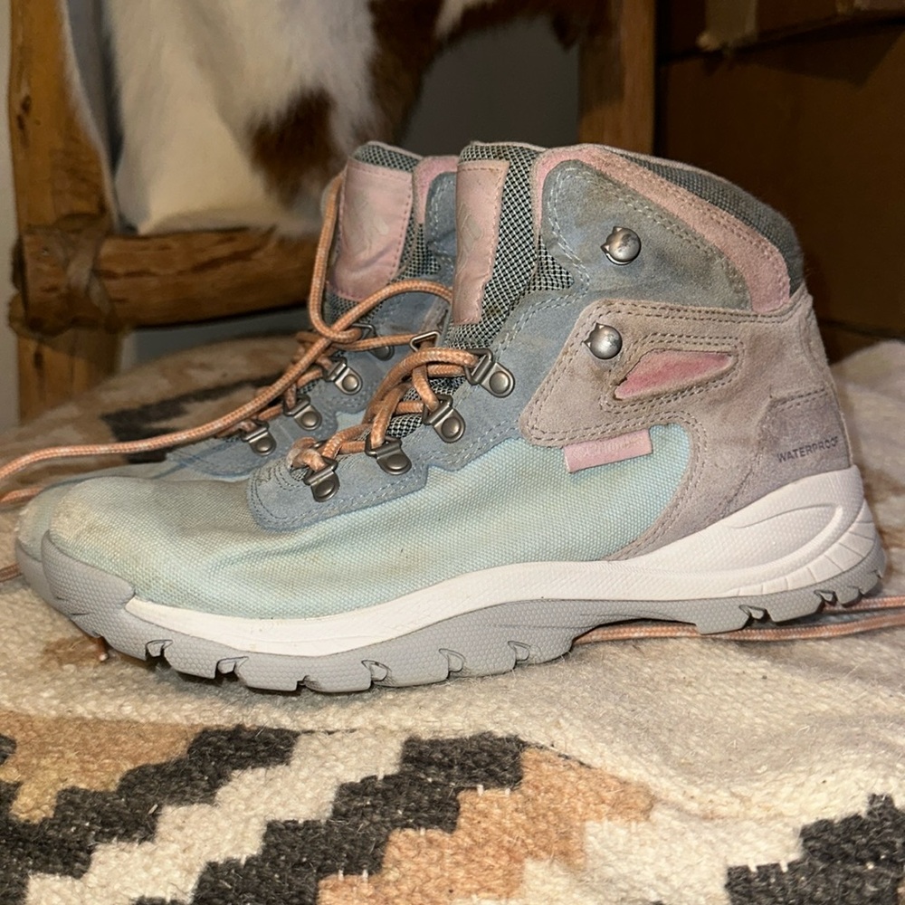 Columbia Pastel Colors Waterproof hiking boots